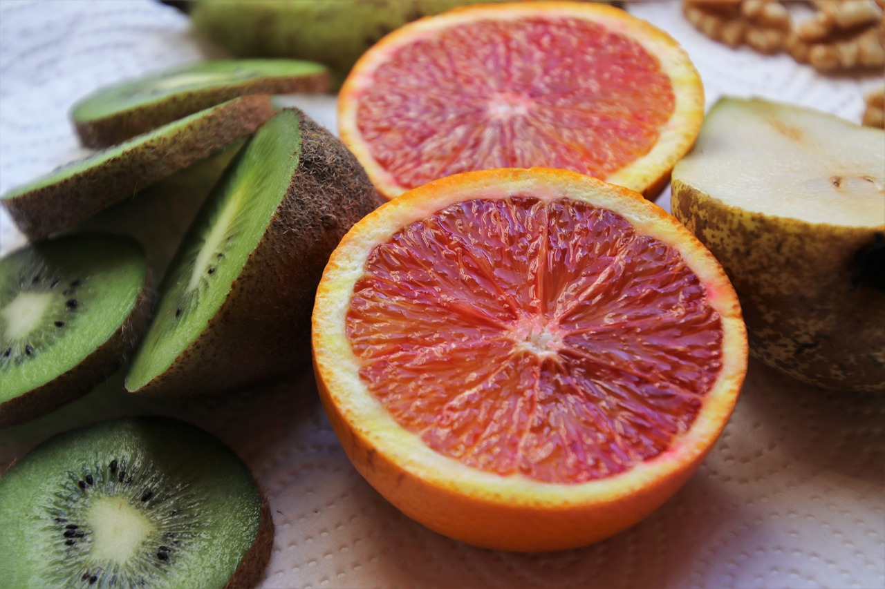 Die Grapefruit ist eine besondere Zitrusfrucht, die gern zur Unterstützung bei der Leberreinigung konsumiert wird.