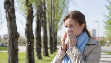 Allergische Beschwerden während der Pappelpollensaison [Bildinhalt mit KI erstellt]